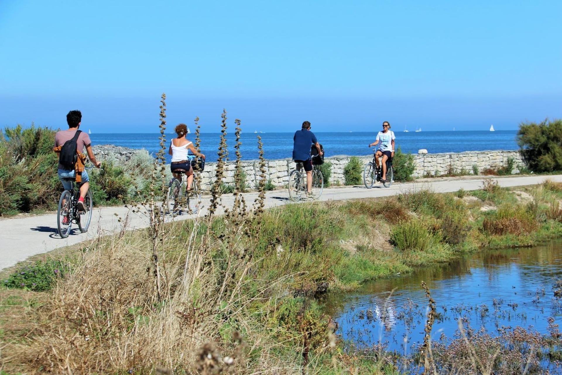 Camping La Pree Les Portes-en-Re Екстер'єр фото